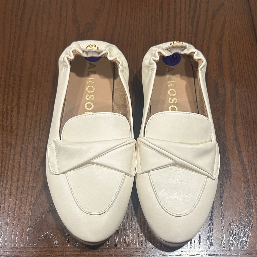 AEROSOLES Women's Elegant Cream Flats